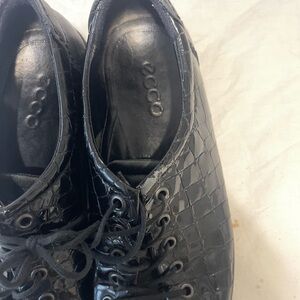 Ecco Black Leather Oxfords Classic Lace-Up Design